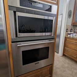 Thermador 30 Inch Convection Wall Oven With Microwave Frame 