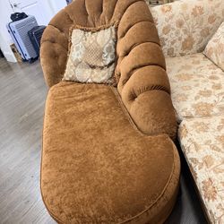 Velvet Chaise Lounge – Vintage Style 