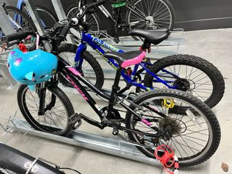 Trek Precaliber 24” Kids Bike + Helmet