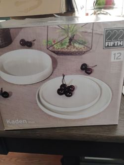 New 4 Place Setting Dinerware Kaden
