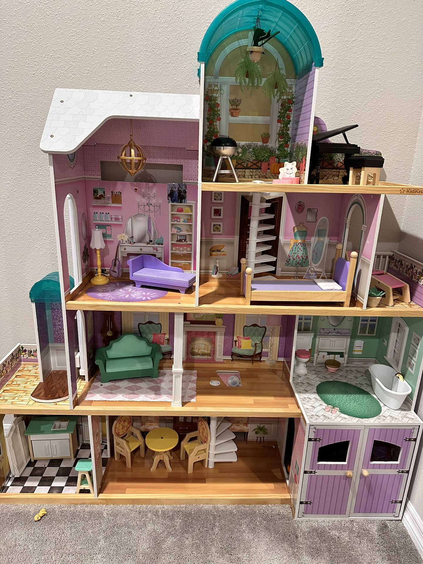 Doll House 