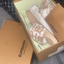Burberry sandals Size 7