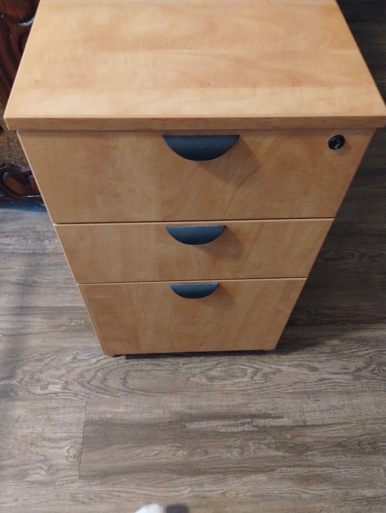 FILE CABINET 3-DRAWER WITH WHEELS