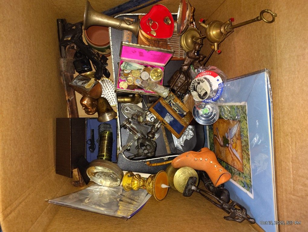 Bunch Of Old Random Antique Stuff 