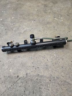 8th gen Honda Civic Si skunk2 fuel rail clean parts