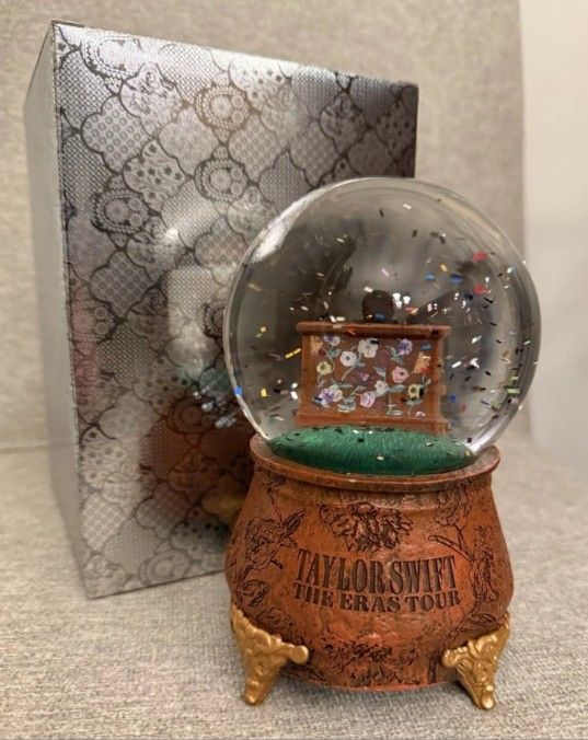 Taylow Swift Snowglobe