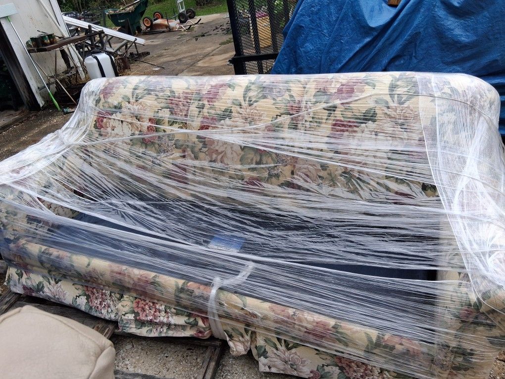 Sofa Bed With 2 Chairs