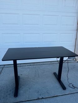 Like New Techni Mobili 47” Sit to Stand Home Office Desk
