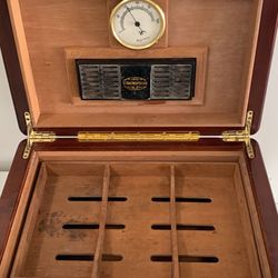 VTG Thompson Humidor Box Wooden Lacquer 