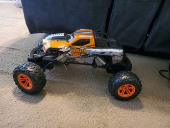 New 4x4 remote controll truck, goes over rocks, and more. Super awesome! I paid 140 and im asking 95$ only used 1 time.