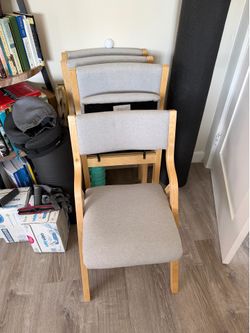 Wooden chairs (4x)