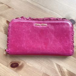 Miu Miu Wallet Matelasse Pink Large Accordion Card Holder Logo Leather Zip Purse Ruffled Wallet A little bit dirty see photo. Has used signs, little s