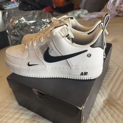Men’s Brand New Nike Air Force 1 Utility Size 11US