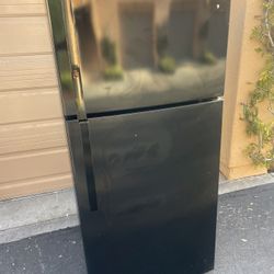 Kenmore Black 18 Cu Ft Refrigerator $230 Free Delivery 