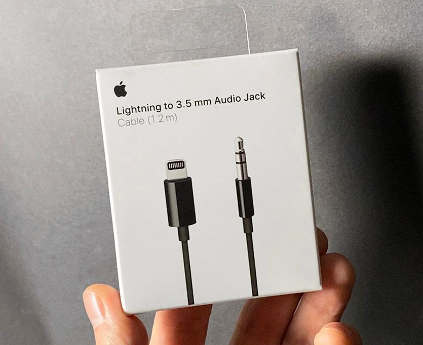 Lightining To Aux