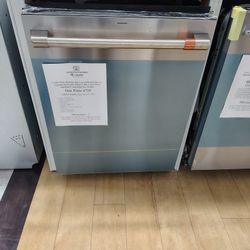 $719(MSRP$1449, Save $730) GE CAFÉ Dishwasher With 4 Bottle Wash Jets and Flood Protection