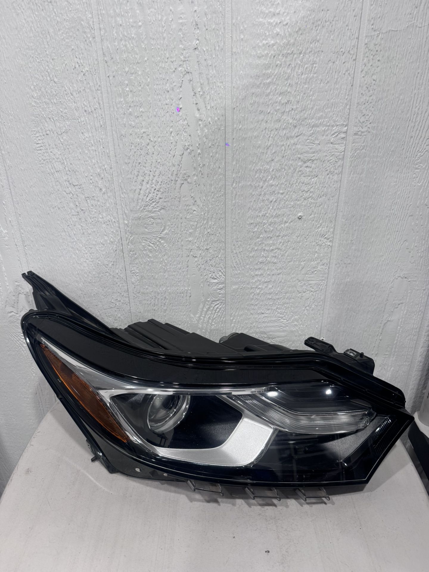 2018- 2020 Chevrolet Equinox Right Passenger Xenon HID w/DRL Headlight OEM H31