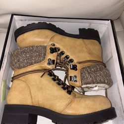 BRAND NEW MIA HIKING BOOTS 🥾 WOMENS SIZE ( 7.5 )