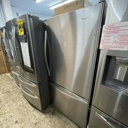 Whirlpool Bottom Freezer In Stainless Steel New Open Box 
