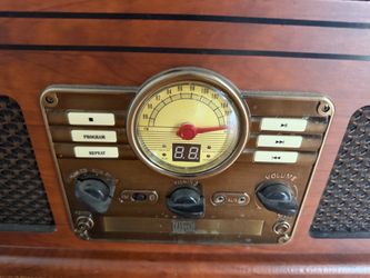 Victoria record player