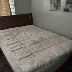 Queen Sized Bed Frame And Mattress