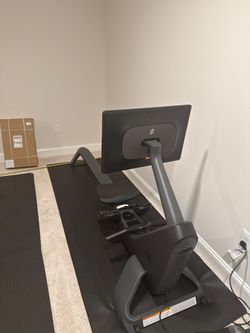 Peloton Row 2023 - 26 Rides, Like New - Arlington