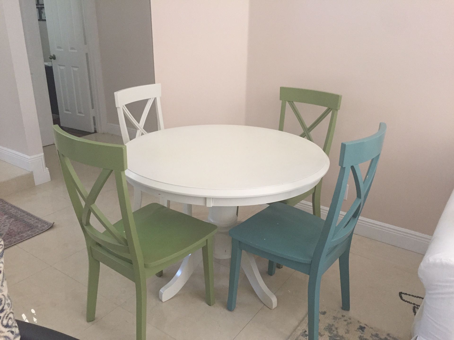 Dining Set - 4 Chairs - Table 42”
