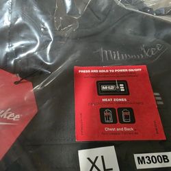 Men's X-Large M12 12V Lithium-Ion Cordless AXIS Black Heated Vest (Vest Only)