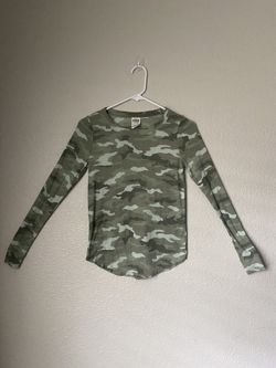 Pink-Victoria Secret Camo Long Sleeve 💚