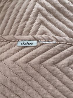 Mauve Full/Queen Quilted Comforter Repels Pet Hair