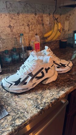 Balenciaga runners