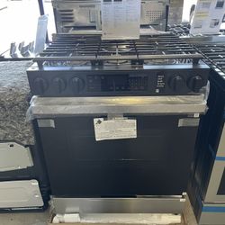 Samsung Bespoke 30” Gas Slide In Range 