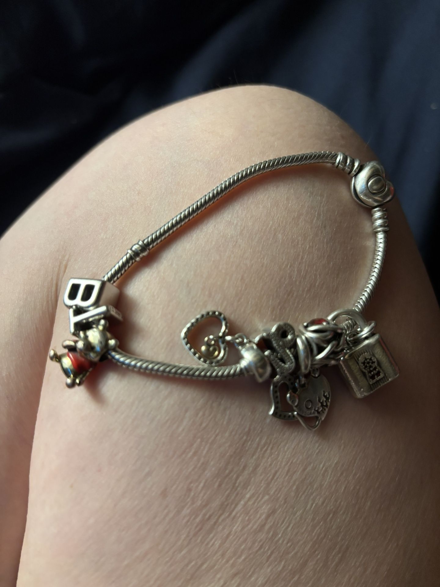 Pandora Bracelet It Has 8 Charms