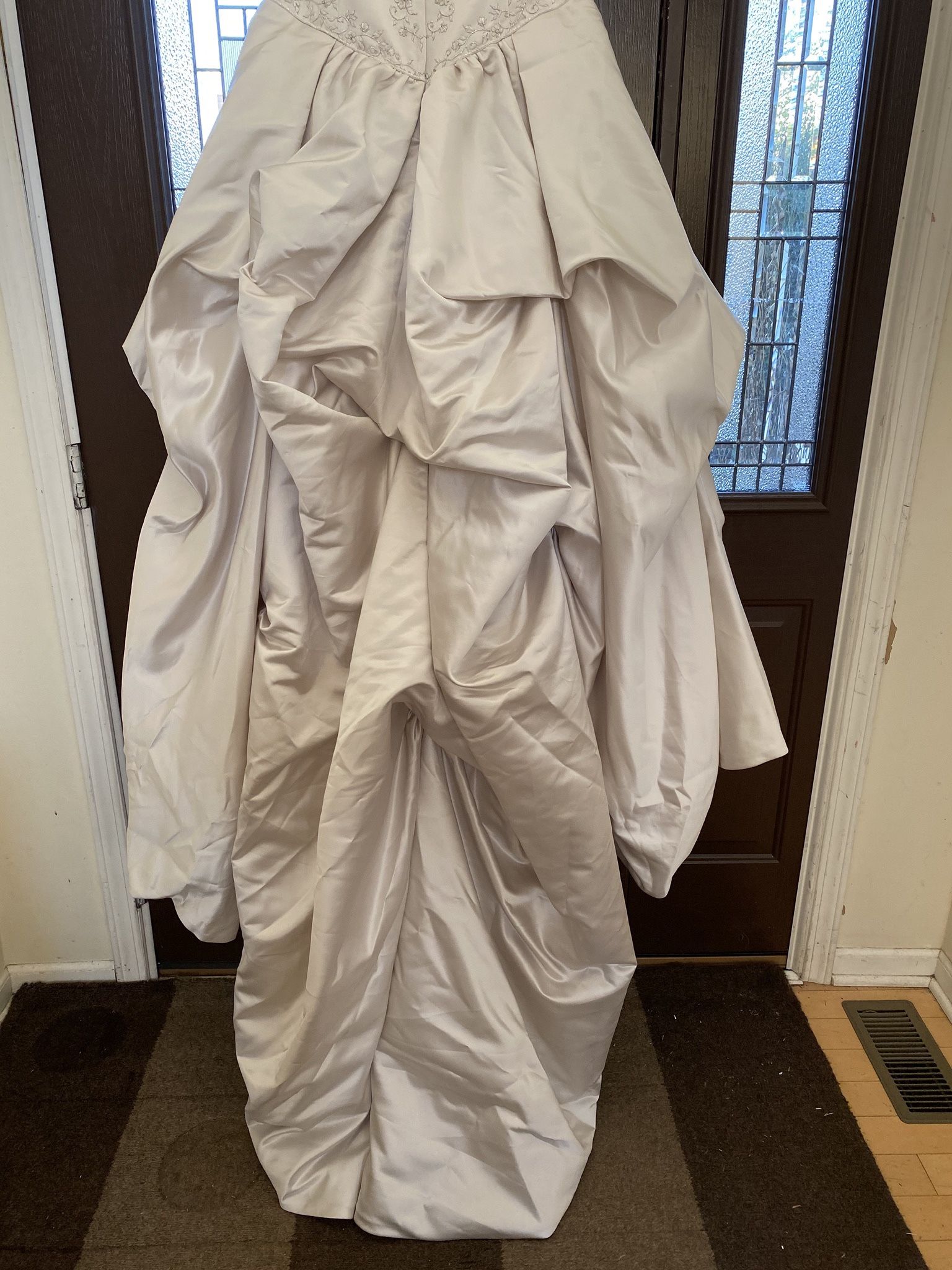 Mon Cheri Ivory RN 82673 Strapless Wedding Dress Size: US 18