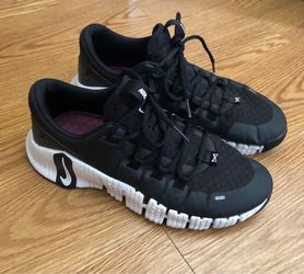 Women’s Nike Metcon Shoes size 9