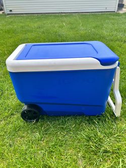 Igloo 38 Quarts Wheeled Cooler