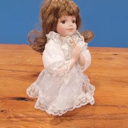 Praying Porcelain Girl Doll ~ 10", Brunette  Kneeling, Faith, Vintage