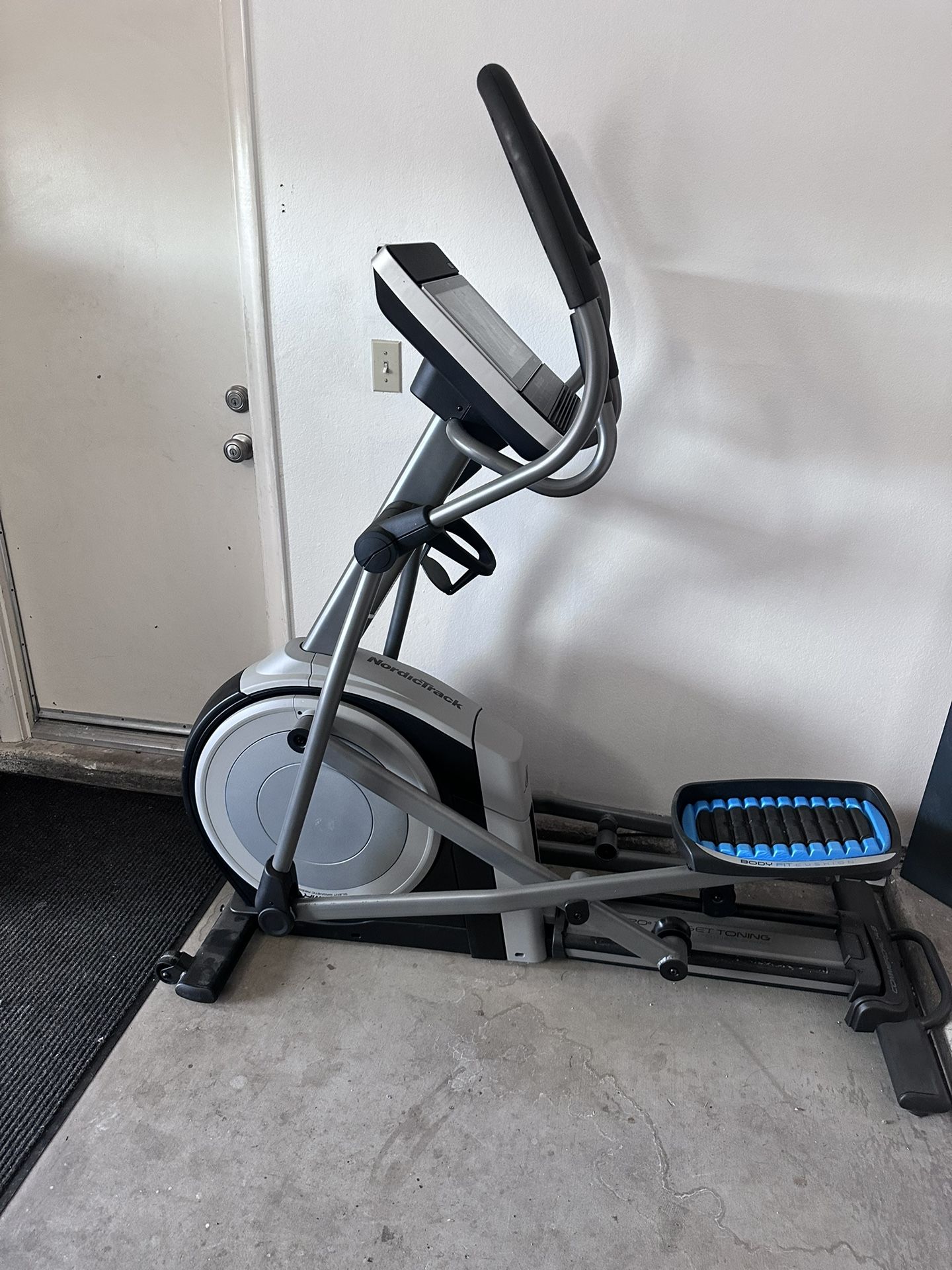 Elliptical Review Nordictrack Commercial Elliptical Trainer Lot 27