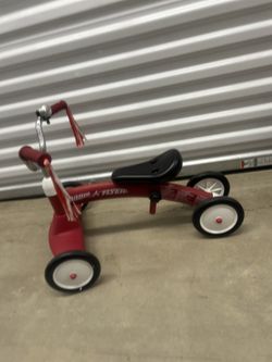 Radio Flyer Scoot About toddler ride-on toy,
