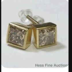 18 Kt Gold 1.55 Ct Mocha Princess Diamond Stud Screw Back Earrings.