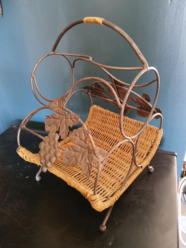Wine Wicker Basket Rack
