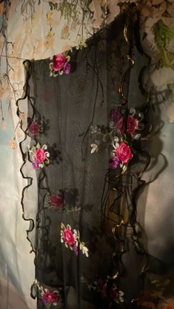STUNNING 💥SHEER BLACK SCARF WITH EMBROIDERED ROSES