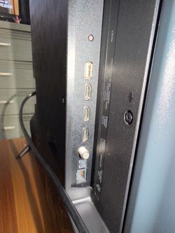 Hisense 43 pulgadas 4K Roku Smart TV, excelente condición”. Precio 150 OBO, usado buen estado.
