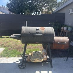 Great outdoor gas griddle, perfect for backyard cooking, BBQs, and gatherings. Works well and ready to use — comes with propane tank included.  • Larg