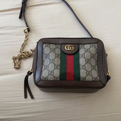 LOUIS VUITTON SMALL crossbody for Sale in Whittier, CA - OfferUp