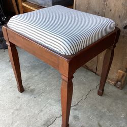 ANTIQUE BENCH W STORAGE