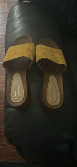 Yellow Crown Vintage Shoes
