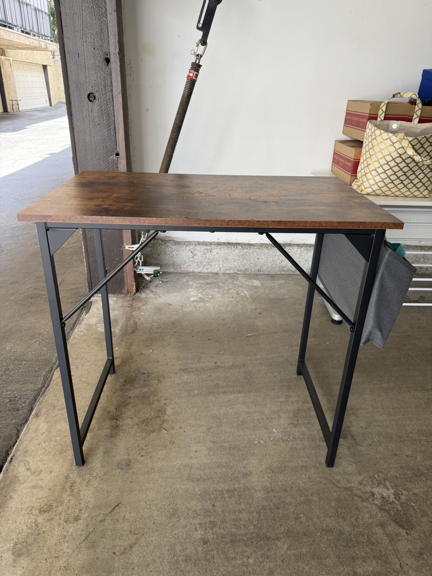 Compact study desk