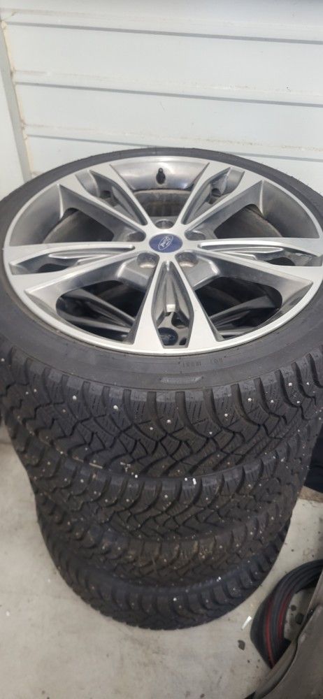 235/40r19