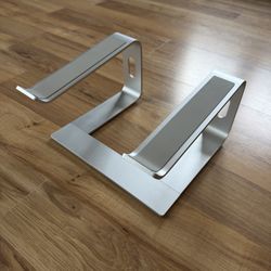Sleek Aluminum Laptop Stand – Ergonomic Desk Riser with Cooling Design (10”–15.6”)